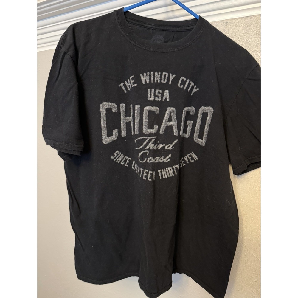 Chicago The Windy City Black Graphic T-shirt Unisex Size Large